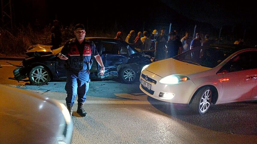Başiskele'de Direğe Çarpan Otomobile Arkadan Çarpan 19 Yaşındaki Sürücü hayatını kaybetti
