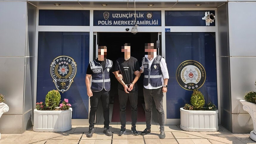 Cezaevi Firarisi Kartepe'de Yakalandı: Tabanca ve 106 Gram Skunk Ele Geçirildi