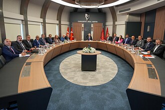 CHP'de Parti Meclisi Düştü: 57 Üyeden 28'i İstifa Etti, MYK da Resmen Sona Erdi!
