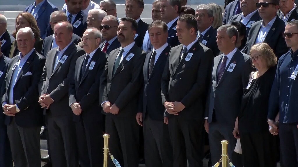 Kılıçdaroğlu ve Özel Mutlak Butlan Kararı Sonrası İlk Kez TBMM'de Yan Yana! Tarihi Tokalaşma!