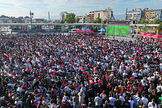 2026 YKS Öncesi Milli Maç Ekranlarına Yasak! Kocaeli ve 81 İlde Dev Ekranlar İptal Edildi!