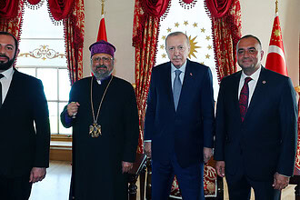 Erdoğan'dan Patrik Maşalyan'a Dolmabahçe'de Kabul