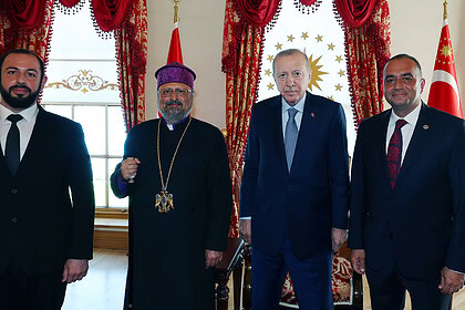 Erdoğan'dan Patrik Maşalyan'a Dolmabahçe'de Kabul