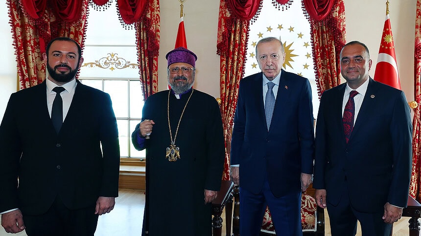 Erdoğan'dan Patrik Maşalyan'a Dolmabahçe'de Kabul