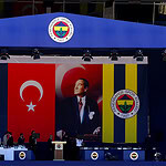 Fenerbahçe Kongresinde Tezahürat Krizi: Kurula Ara
