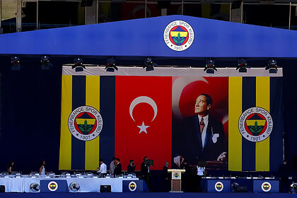 Fenerbahçe Kongresinde Tezahürat Krizi: Kurula Ara