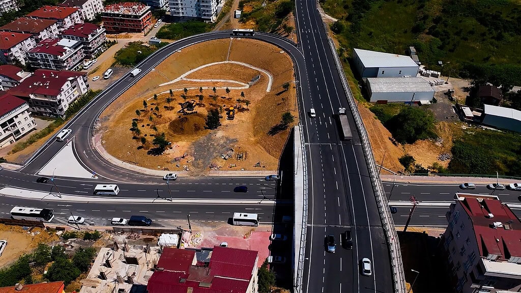 Gebze Köprülü Kavşağı 6 Ayda Bitti: Büyükakın TOGG ile Test Sürüşü Yaptı