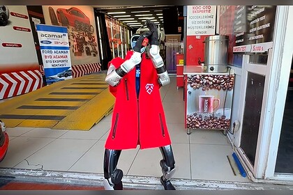 Gebze'de Oto ekspertiz Firmasının Robotu "Koç", Haftalığına Zam İstedi