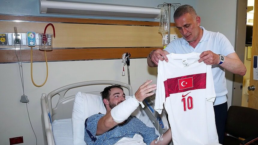 Hacıosmanoğlun'dan Kaza Geçiren Polis McGhee'ye Hastane Ziyareti