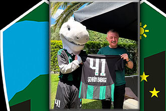 Hodri Meydan'dan Tahir Büyükakın'a Anlamlı Jest: "Şehrin Babası" Yazılı Kocaelispor Forması!