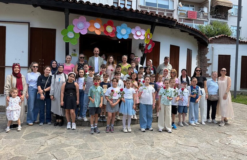 İzmit Belediyesi Cumhuriyet Sanat Galerisi Kapılarını Minik Yeteneklere Açtı!