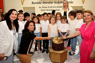 İzmit'te 160 Minik Kep Attı: Çınar Çocuk Evleri Mezun Verdi