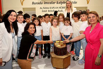 İzmit'te 160 Minik Kep Attı: Çınar Çocuk Evleri Mezun Verdi