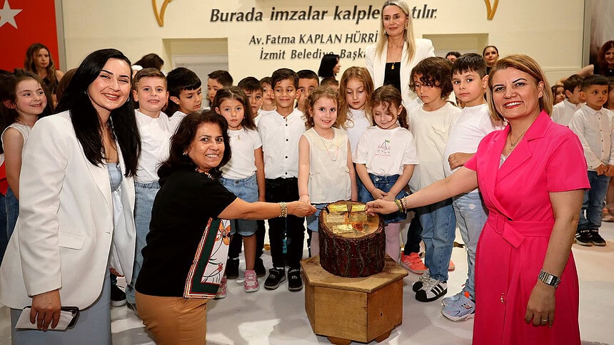 İzmit'te 160 Minik Kep Attı: Çınar Çocuk Evleri Mezun Verdi