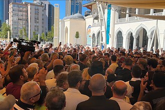 Kadir İnanır Son Yolculuğuna Uğurlanıyor: Barbaros Camii'nde Veda