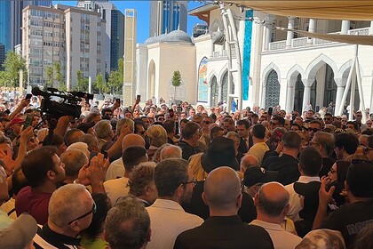 Kadir İnanır Son Yolculuğuna Uğurlanıyor: Barbaros Camii'nde Veda