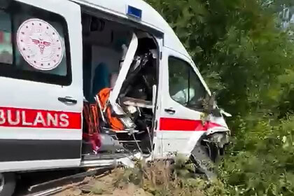 Kandıra'da Ambulans Yoldan Çıktı: 3 Kişi Hafif Yaralı