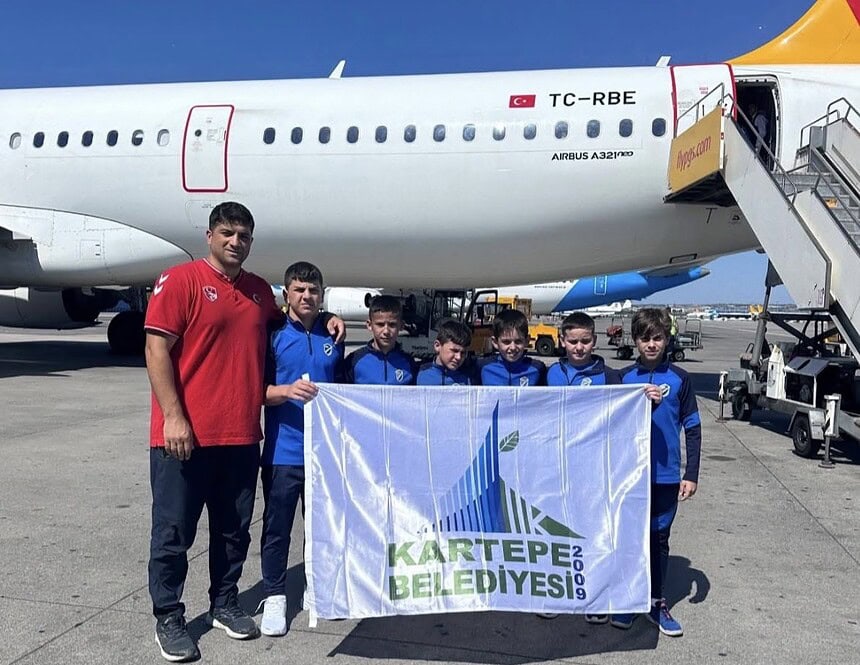 Kartepe'nin Pehlivanları Dünya Sahnesinde! 8 Ülkenin Katıldığı Dev Organizasyona Kocaeli Damgası!