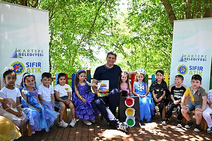 Kartepe'de Minik Eller Atıklardan Defile Kostümü Tasarladı