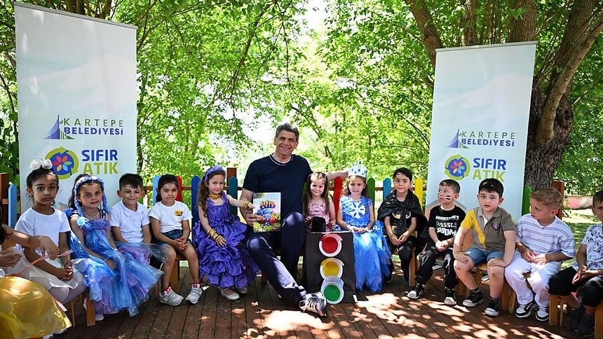 Kartepe'de Minik Eller Atıklardan Defile Kostümü Tasarladı