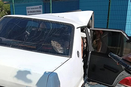 Kocaeli Derince'de Trafik Kazası: Rıhtım Caddesi'nde Kaldırıma Çarpan Sürücü Araçta Sıkıştı!