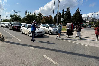 Kocaeli Zabıtası YKS'de Sahada: Geç Kalan Adayları Yetiştirdi