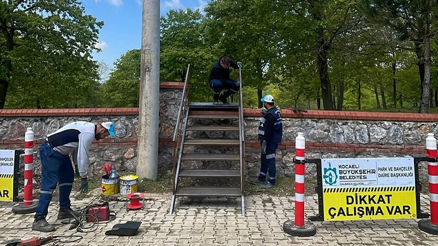 Kocaeli'de Mezarlıklara Yeni Merdiven: Eğimli Alanlara Güvenli Erişim
