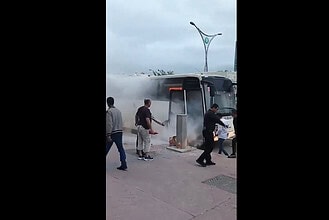 MHP Dilovası Teşkilatı Üyelerini Taşıyan Otobüste Yangın: 1 Kişi Hastaneye Kaldırıldı!