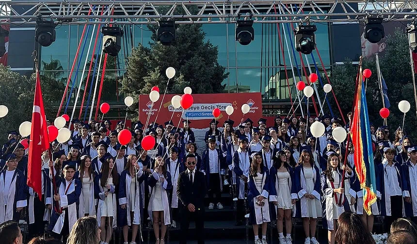 Milyonlarca Öğrenci İçin Son Ders Zili Çalıyor! Yarın Büyük Gün: Karneler Alınıyor, Yaz Tatili Başlıyor!
