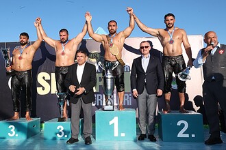 18. Sekapark Altınkemer Yağlı Güreşleri Başpehlivanı Feyzullah Aktürk Oldu: Tahir Büyükakın'dan Tebrik Mesajı!