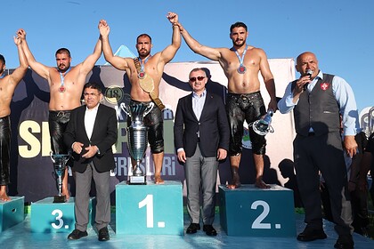 18. Sekapark Altınkemer Yağlı Güreşleri Başpehlivanı Feyzullah Aktürk Oldu: Tahir Büyükakın'dan Tebrik Mesajı!