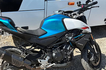 Kocaeli Gölcük'te "Dur" İhtarına Uymayan Motosikletli Polise Çarptı!