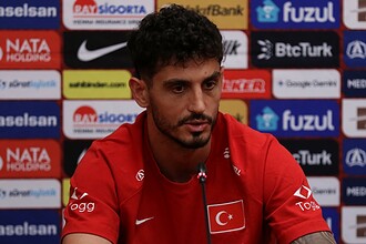 Samet Akaydin'den Sert Tepki: "Saçına Bıyığına Laf Etmek Eleştiri Değil"