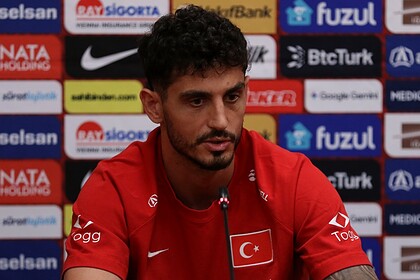 Samet Akaydin'den Sert Tepki: "Saçına Bıyığına Laf Etmek Eleştiri Değil"