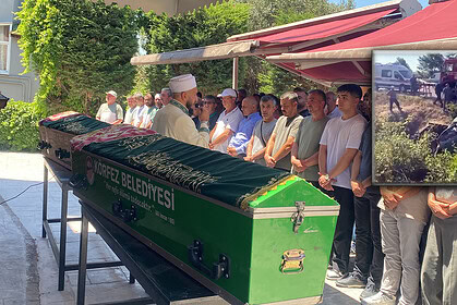 Kocaeli’yi Yakan Acı: Tatil Yolunda Can Veren Anne ve Kızı Körfez'de Toprağa Verildi!