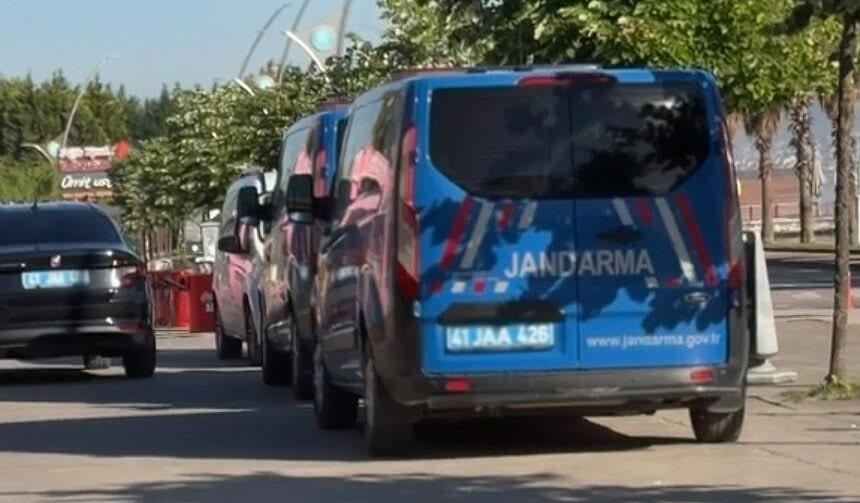 Kocaeli'de Rüşvet ve Tefecilik Çetesine Jandarmadan Büyük Darbe: 18 Şüpheli Yakalandı!