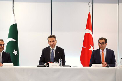 Türkiye'den Pakistan'a Elektrik Hamlesi: 3 Anlaşma İmzalandı