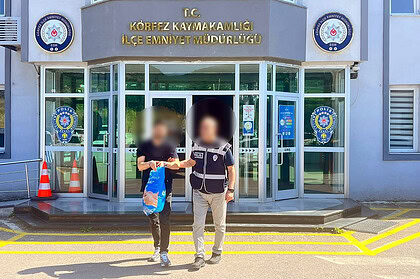 8 Yıl Hapis Cezasıyla Aranıyordu: Uyuşturucu Ticaretinden Aranan Firari Hükümlü Yakalandı!