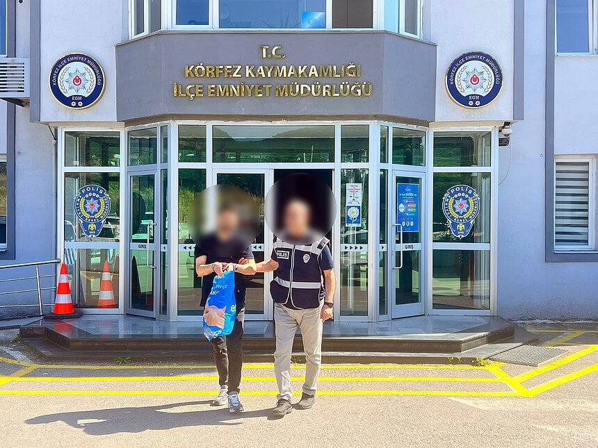 8 Yıl Hapis Cezasıyla Aranıyordu: Uyuşturucu Ticaretinden Aranan Firari Hükümlü Yakalandı!