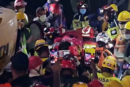 Venezuela Depreminde Mucize: 12 Yaşındaki Carlos 5 Gün Sonra Enkazdan Sağ Kurtarıldı!