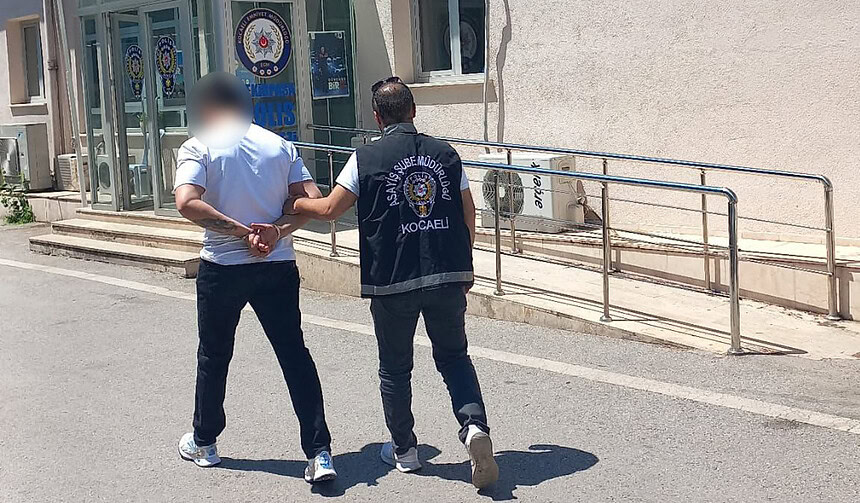 9 Yıl 6 Ay Hapis Cezası Bulunan ve 4 Farklı Suçtan Aranan Firari B.Y. İzmit'te Yakalandı!