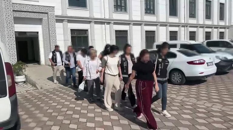 248 Kişiyi 8 Milyon Lira Dolandırdılar Kocaeli Merkezli Siber Operasyonda 6 Tutuklama