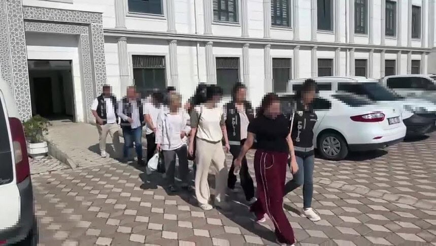 248 Kişiyi 8 Milyon Lira Dolandırdılar Kocaeli Merkezli Siber Operasyonda 6 Tutuklama