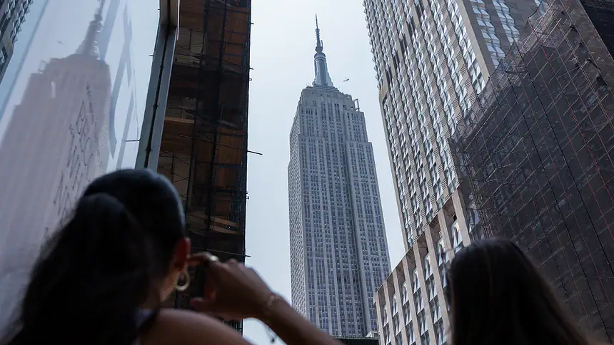 443 Metrede Tehlikeli Evlilik Teklifi: Empire State'te Polis Operasyonu