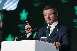 Ahmet Davutoğlu, Gelecek Partisi'nin Siyasi Faaliyetlerini Sonlandırma Kararı Aldıklarını Duyurdu