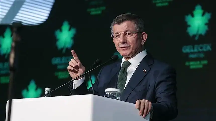 Ahmet Davutoğlu, Gelecek Partisi'nin Siyasi Faaliyetlerini Sonlandırma Kararı Aldıklarını Duyurdu