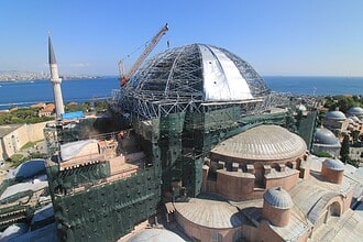 Ayasofya-i Kebir Camii'nde Tarihi Restorasyon: Ana Kubbeye Koruyucu Branda Çekiliyor!