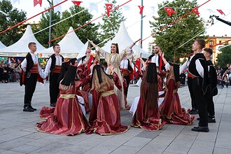 Kartepe’de Balkan Rüzgarı Esti! Kocaeli 3. Uluslararası Balkan Halk Oyunları Festivali’nde Büyük Coşku!