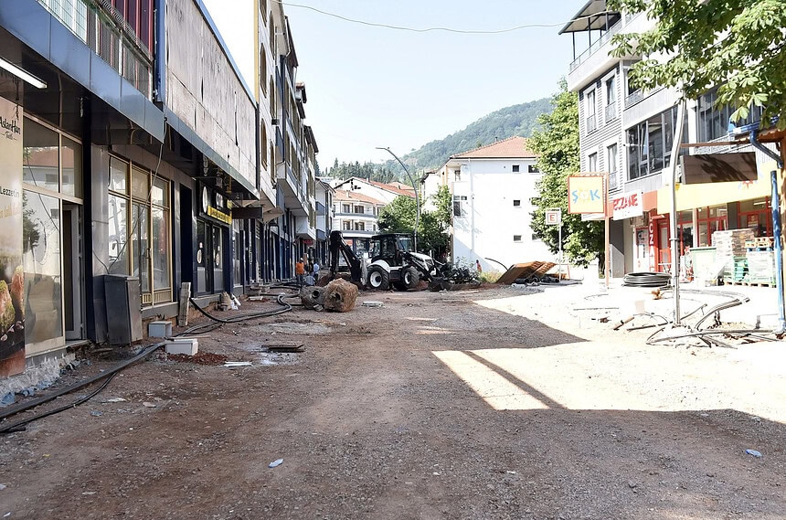 Başiskele Cumhuriyet Caddesi Baştan Sona Yenileniyor! Başkan Yasin Özlü Sahada İnceleme Yaptı