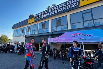 Başiskele Motor Sporları Merkezi’ne Toprak Razgatlıoğlu ve Kıvanç Tatlıtuğ’dan Ziyaret